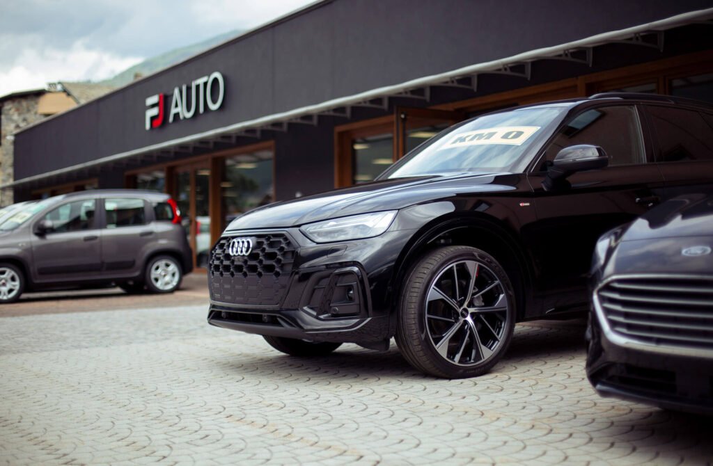 Audi Q5 presente nel salone di FJ Auto